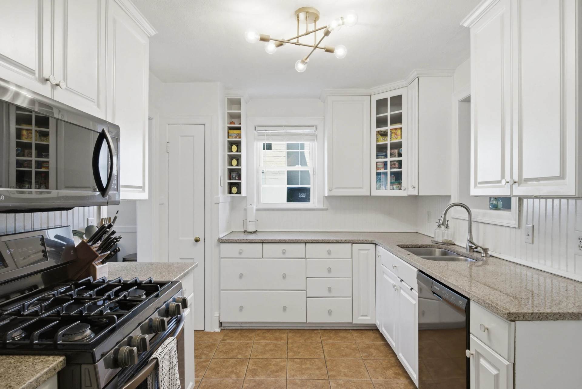 1609 Center Hill DR - Photo 17