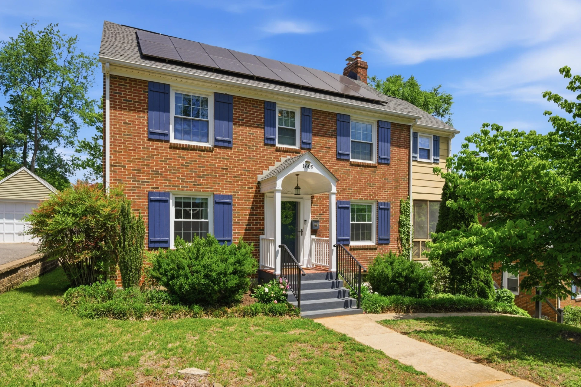 1609 Center Hill DR - Photo 2