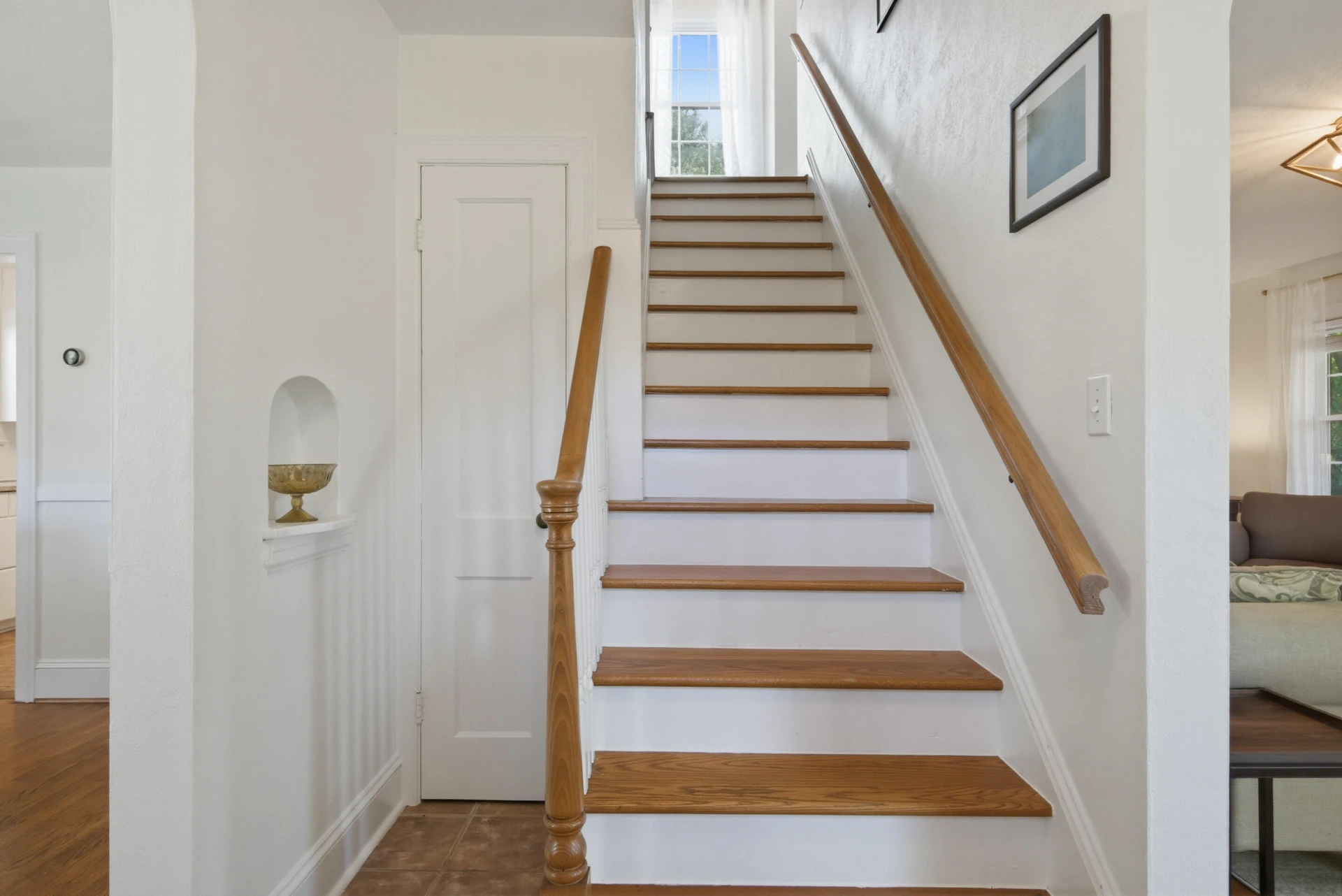 1609 Center Hill DR - Photo 4