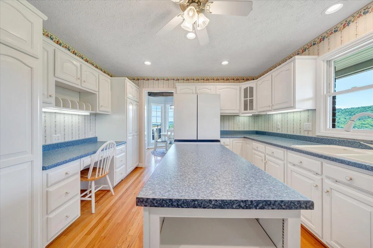 1615 Turkeycock LN - Photo 32