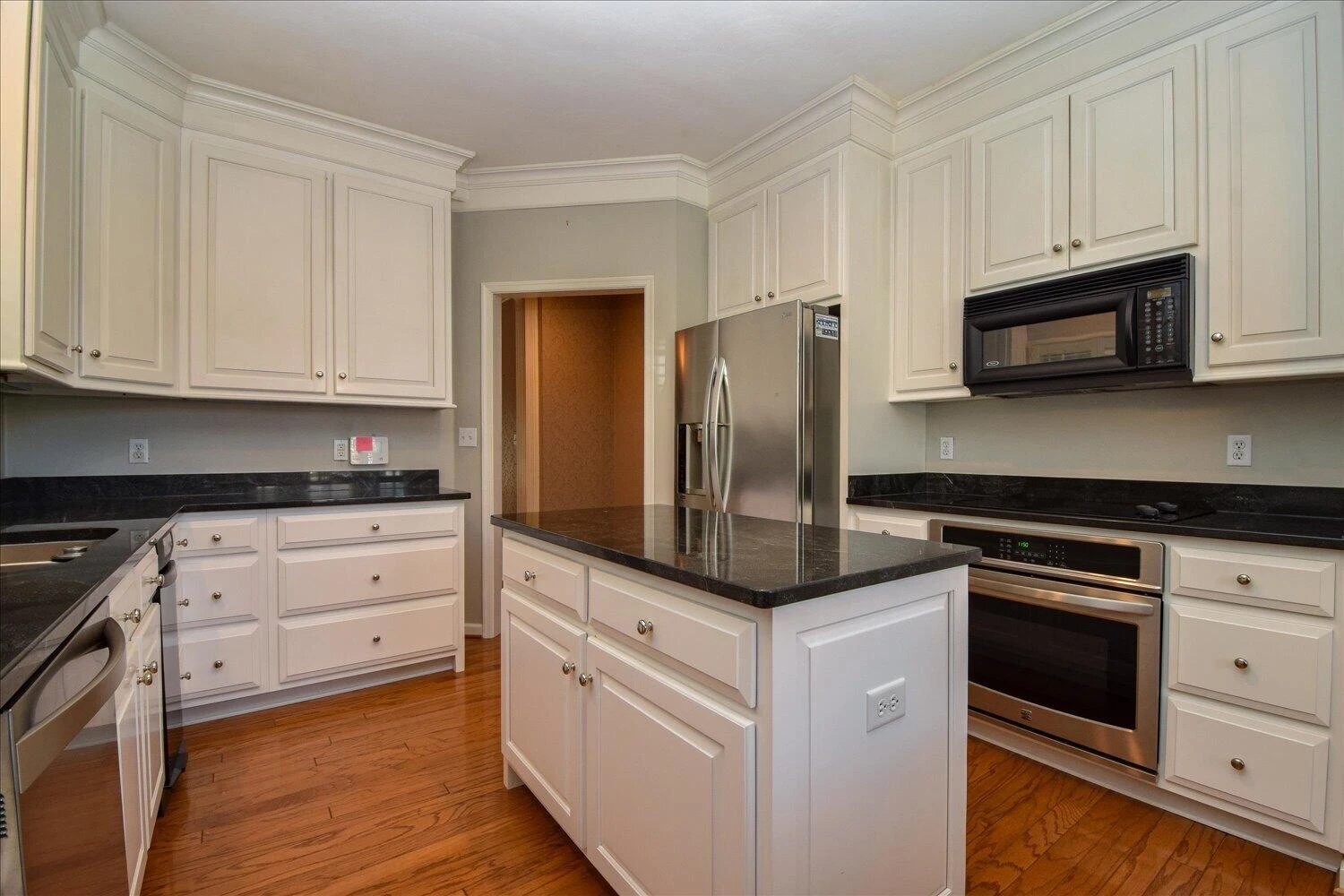 3348 Somercroft CT SW - Photo 2