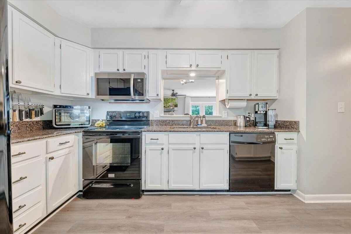 3437 Londonderry CT - Photo 10