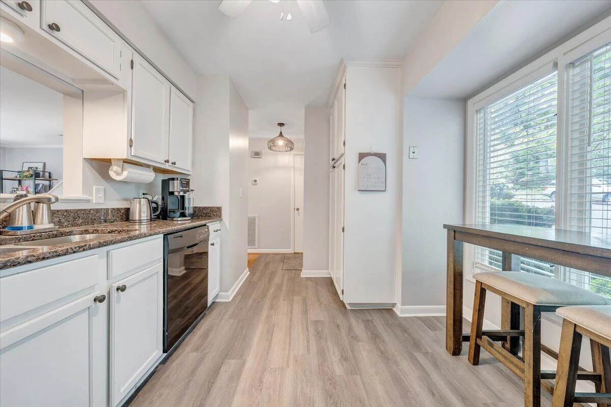 3437 Londonderry CT - Photo 11