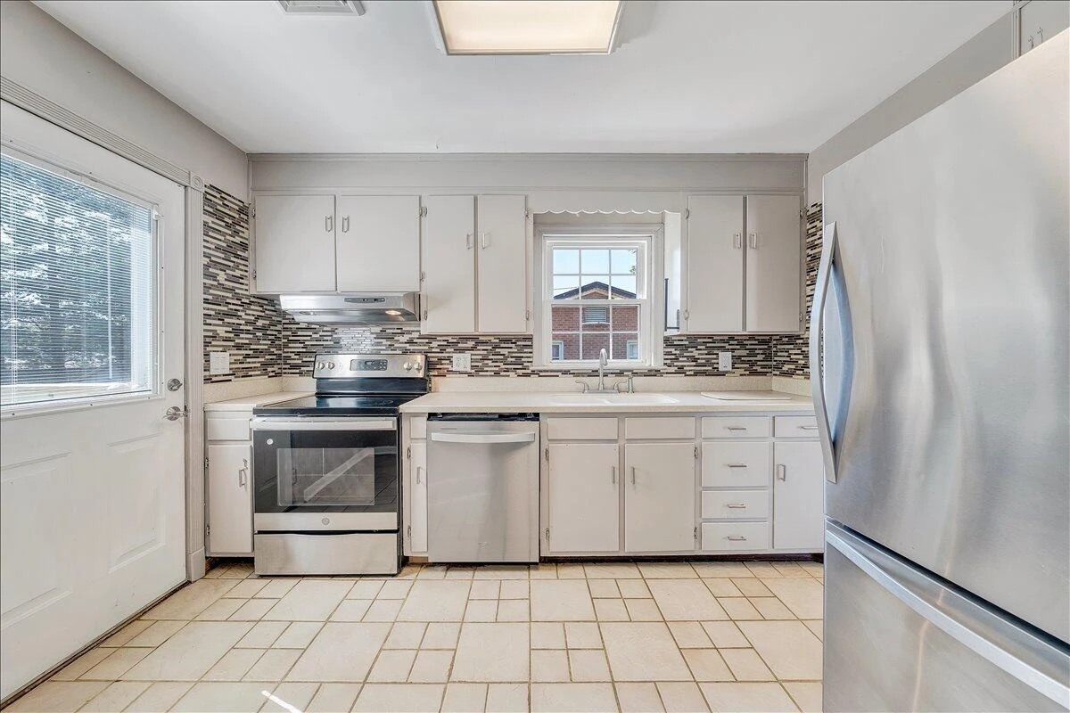 3813 Fleming AVE - Photo 10