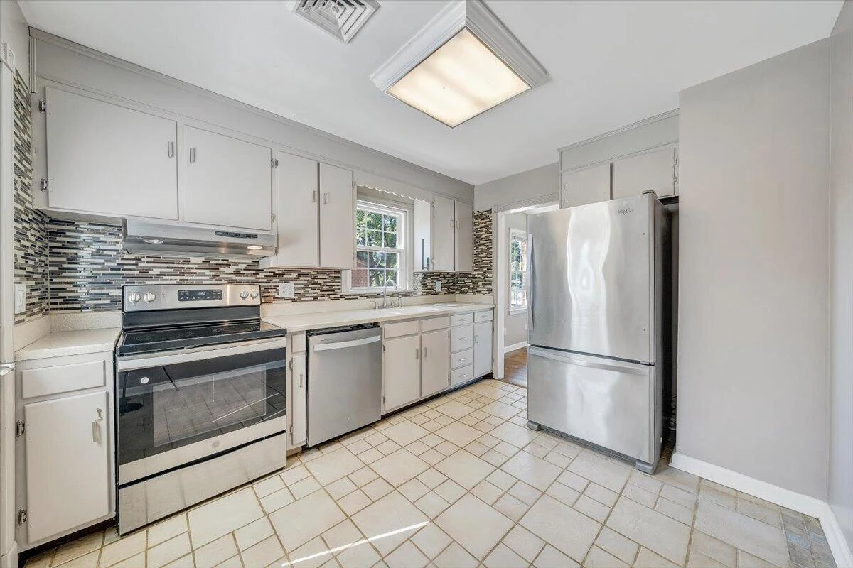 3813 Fleming AVE - Photo 9