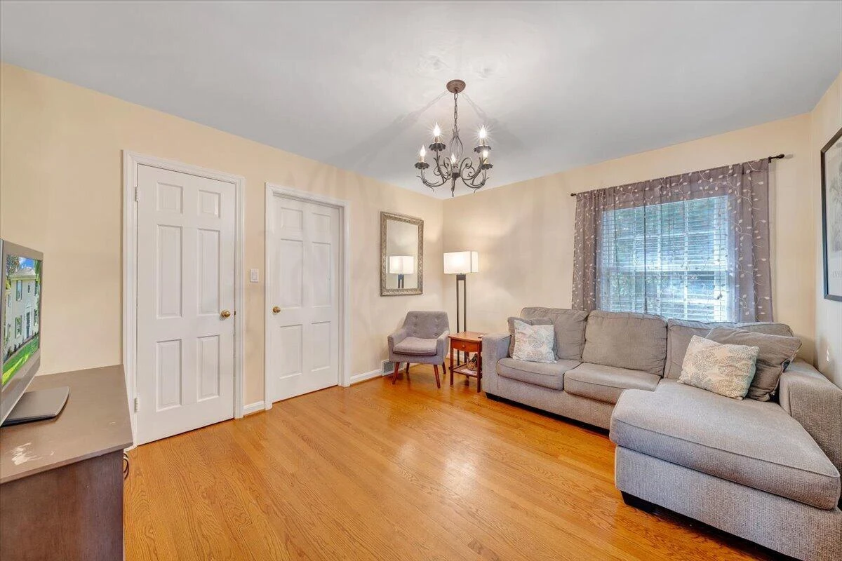 712 Cassell LN - Photo 18