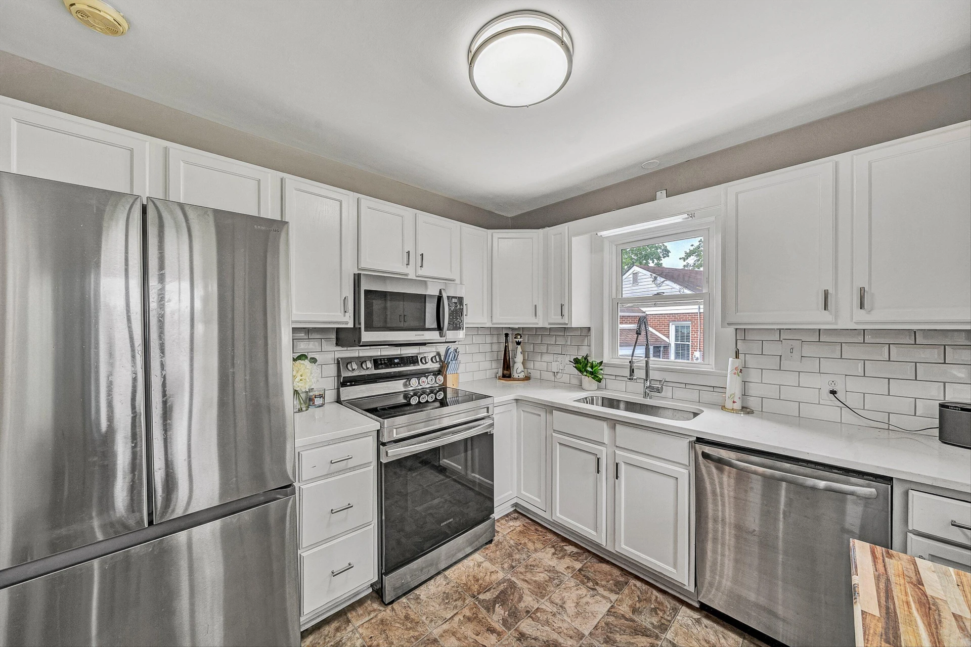 2774 Derwent DR - Photo 18