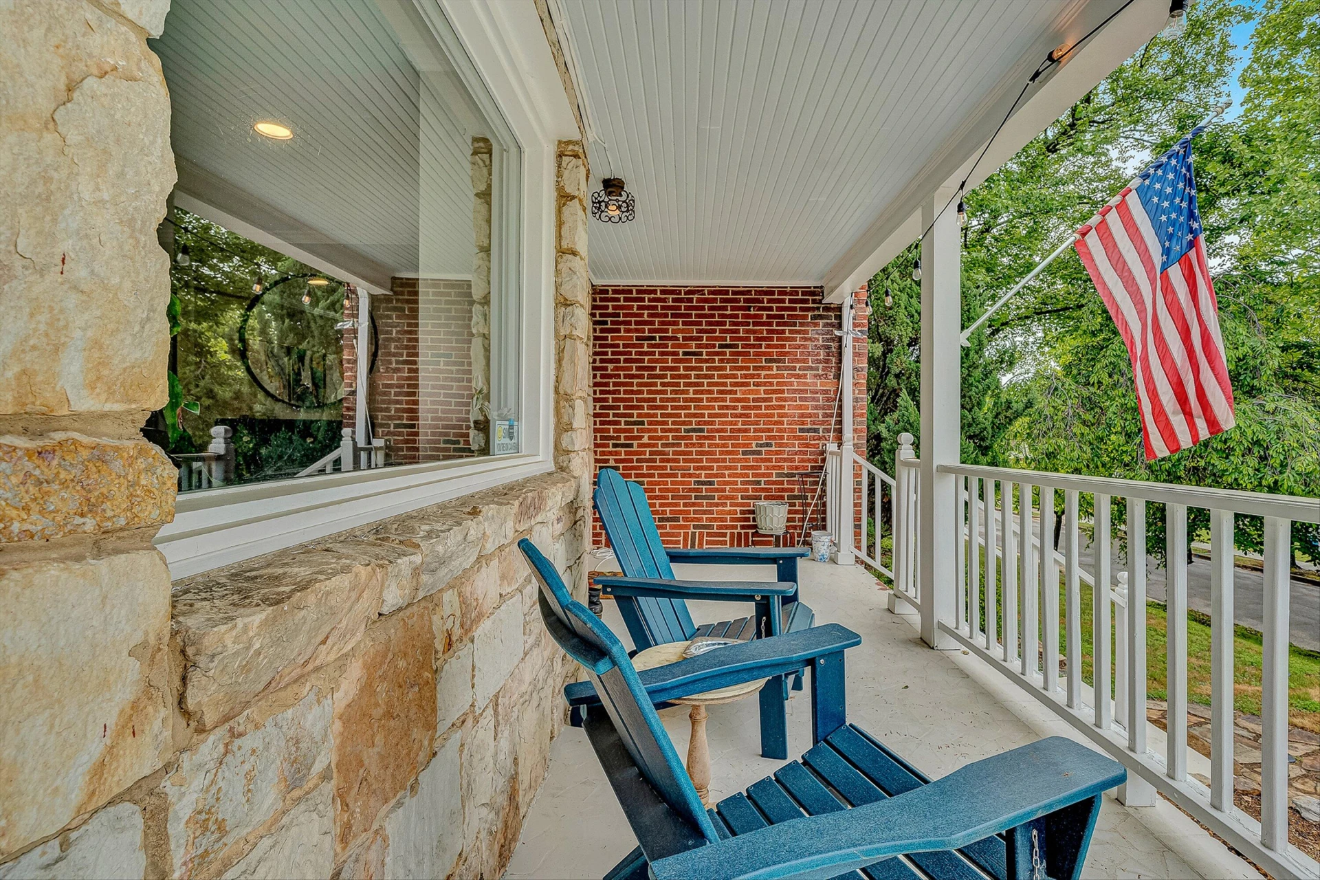 2774 Derwent DR - Photo 4