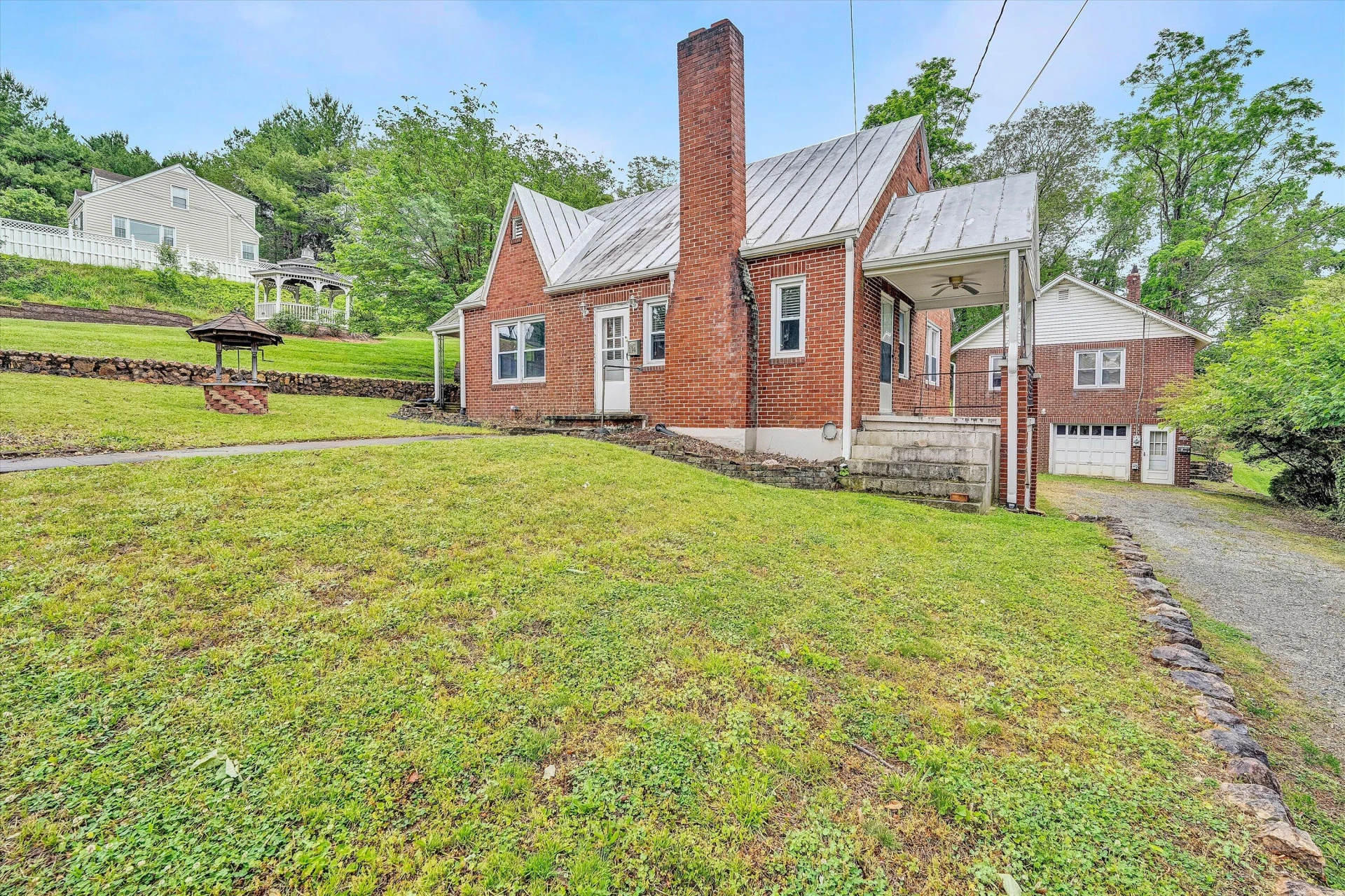 114 CHURCH ST