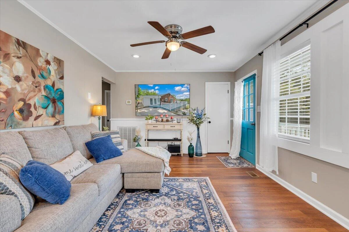 344 Hillview LN - Photo 10