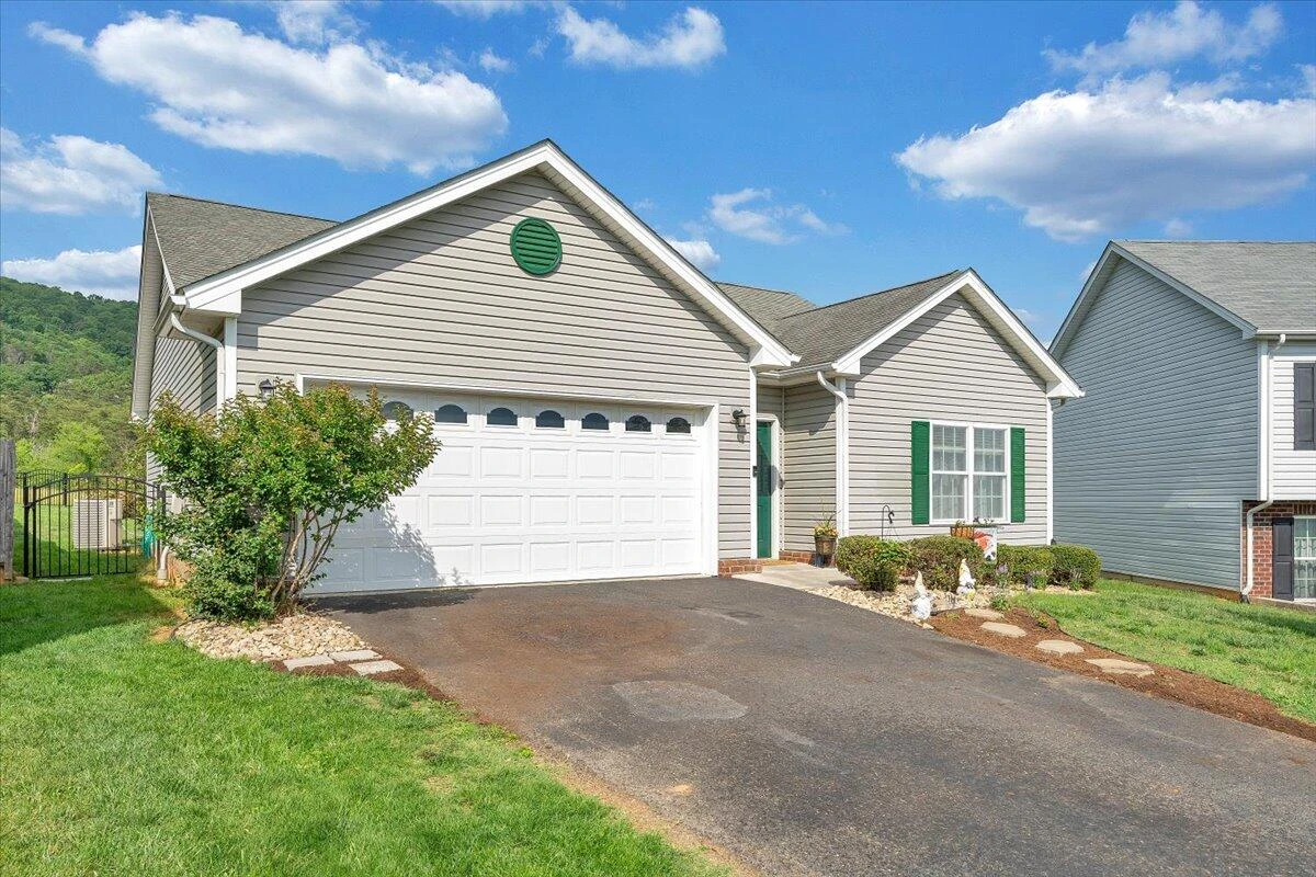 2725 Paddington Station LN - Photo 32