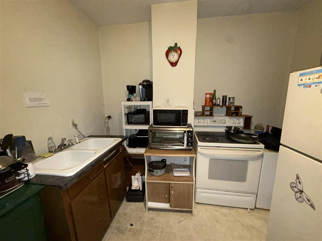 1606 Rugby BLVD NW - Photo 10