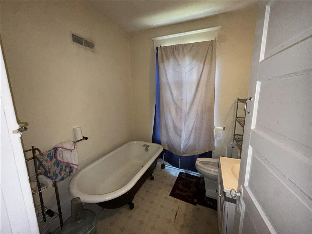 1606 Rugby BLVD NW - Photo 11