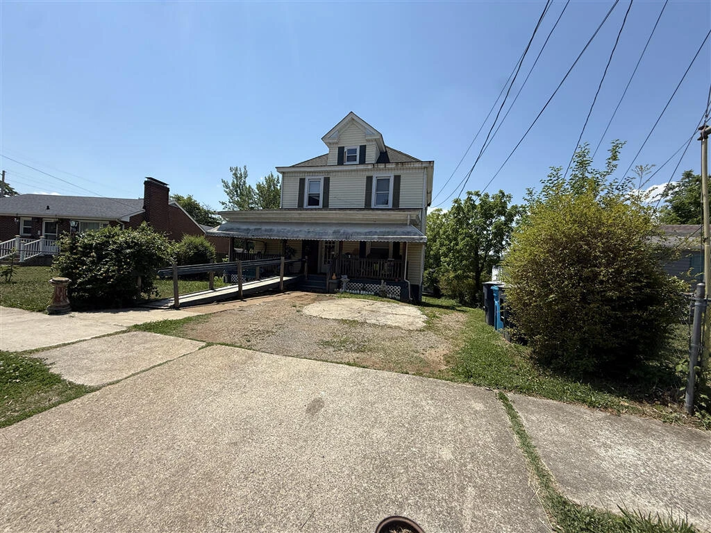 1606 Rugby BLVD NW - Photo 2
