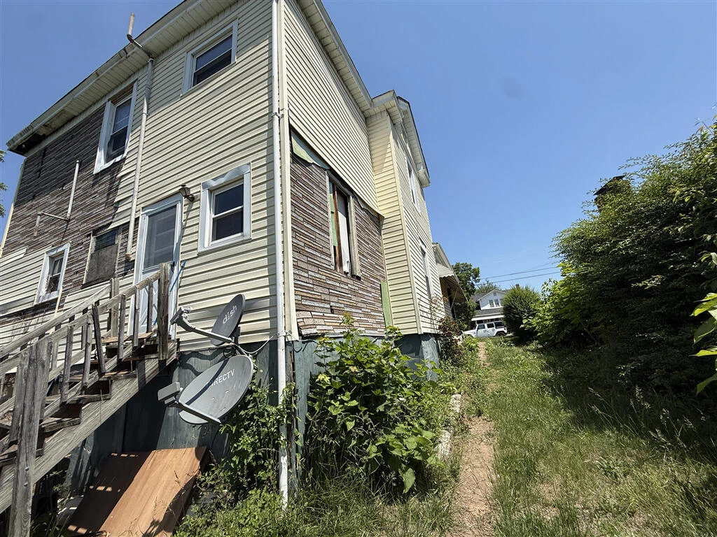 1606 Rugby BLVD NW - Photo 6