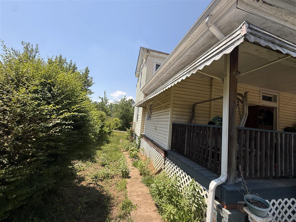 1606 Rugby BLVD NW - Photo 7