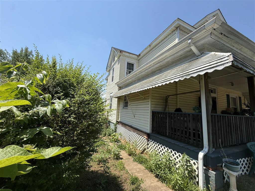 1606 Rugby BLVD NW - Photo 8