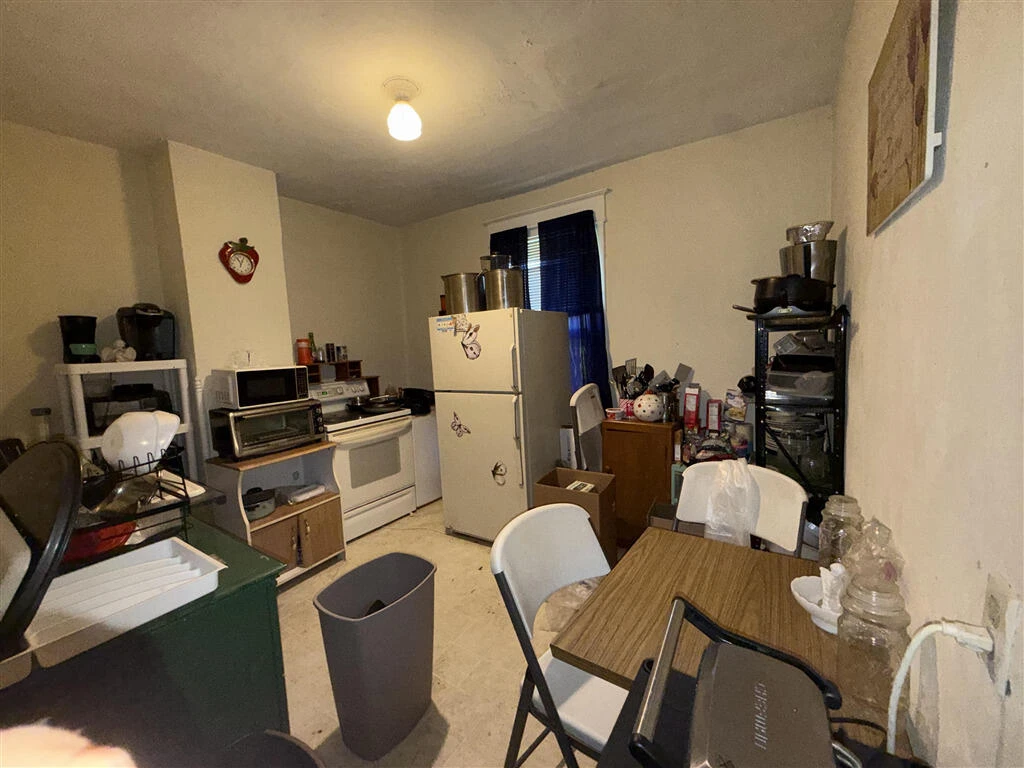 1606 Rugby BLVD NW - Photo 9