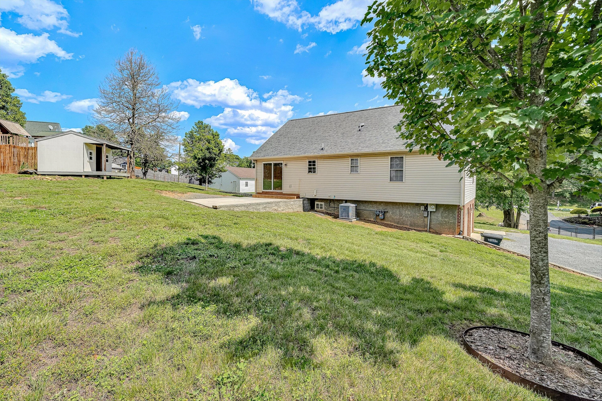 742 Pitt AVE - Photo 26