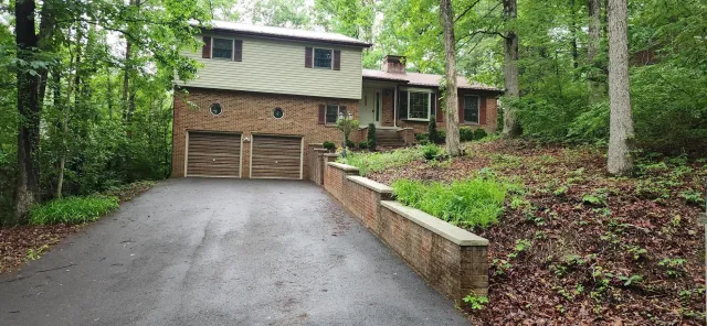 902 White Oak DR