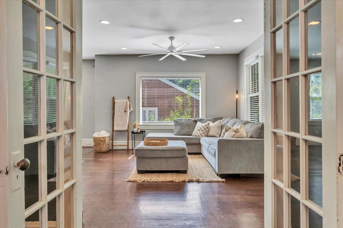 1205 Summit AVE - Photo 12