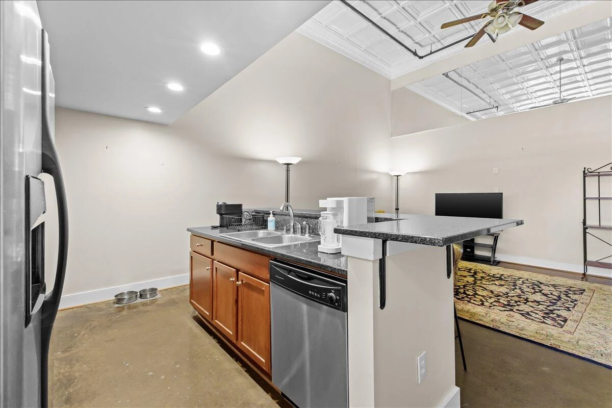 319 Campbell AVE #101 - Photo 7