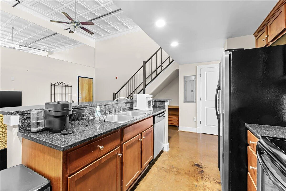 319 Campbell AVE #101 - Photo 8