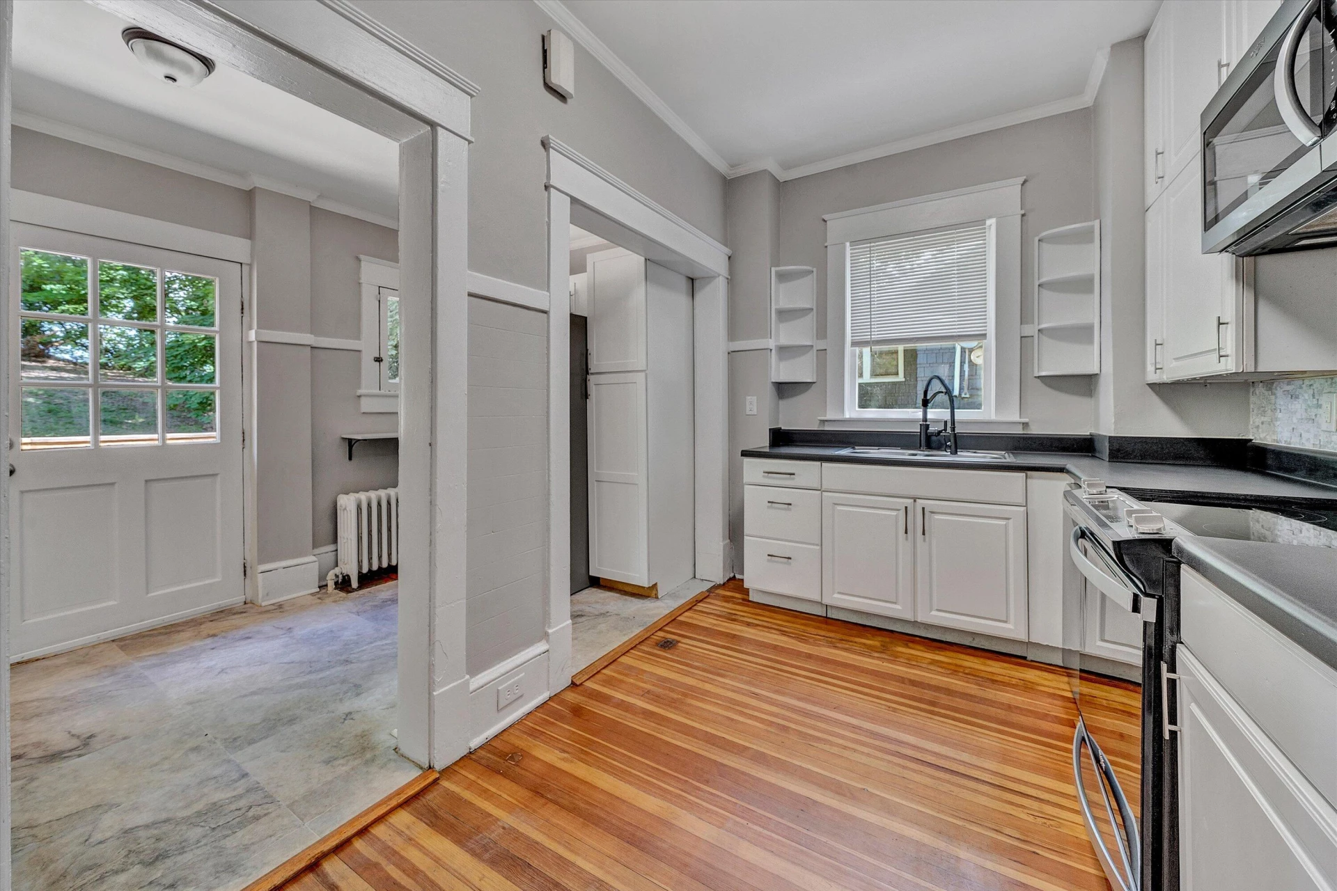 2143 Broadway AVE - Photo 16