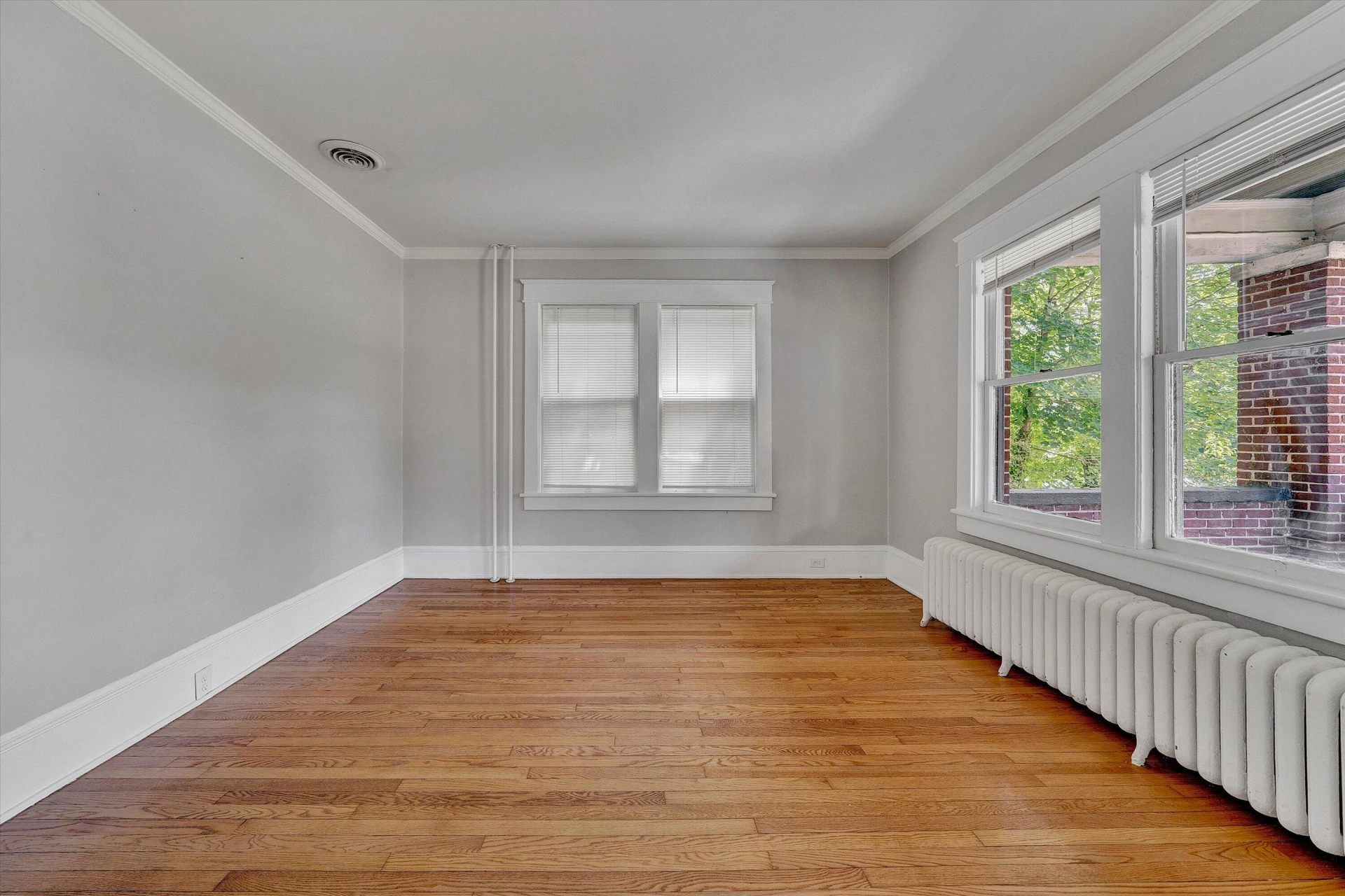2143 Broadway AVE - Photo 11
