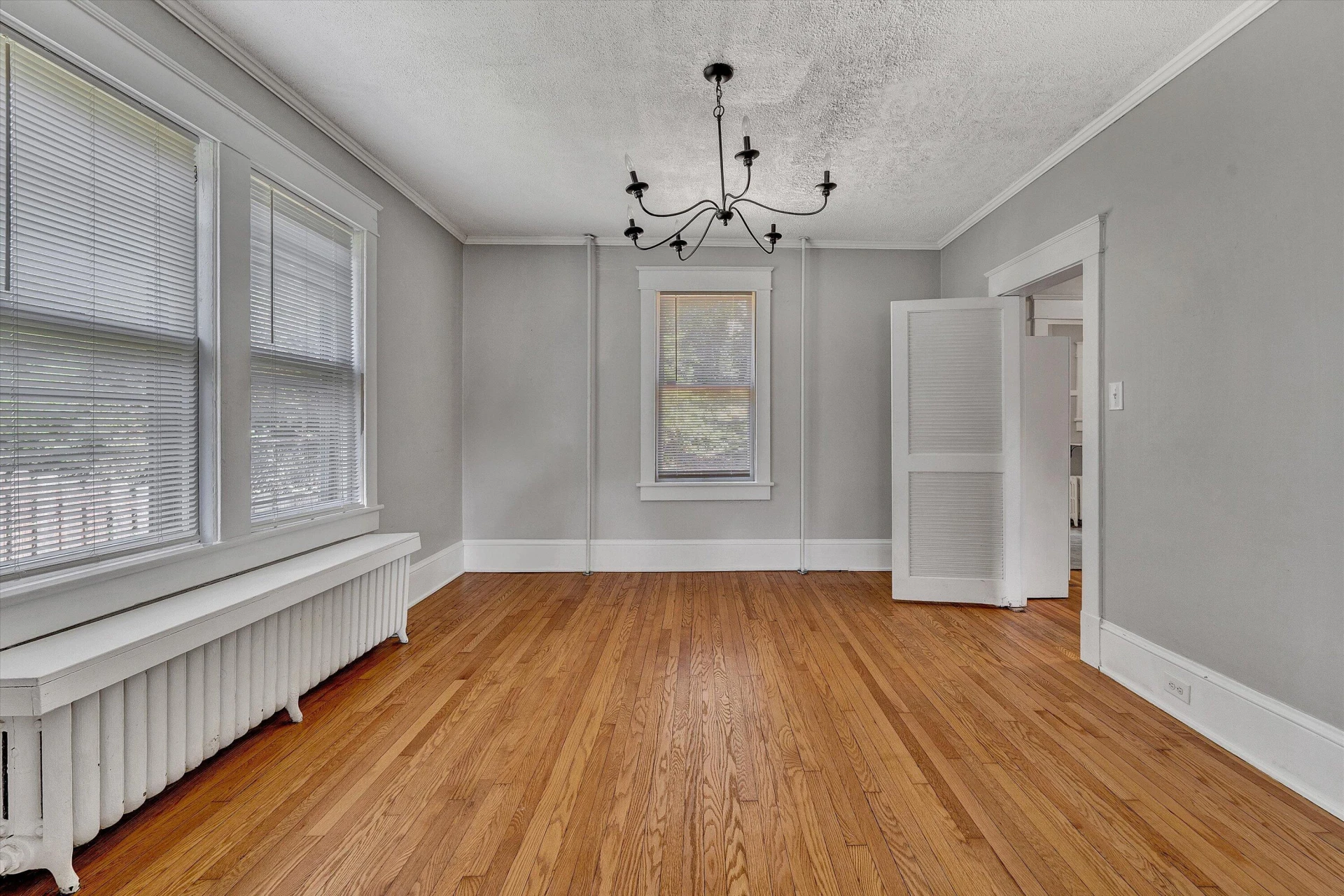 2143 Broadway AVE - Photo 13