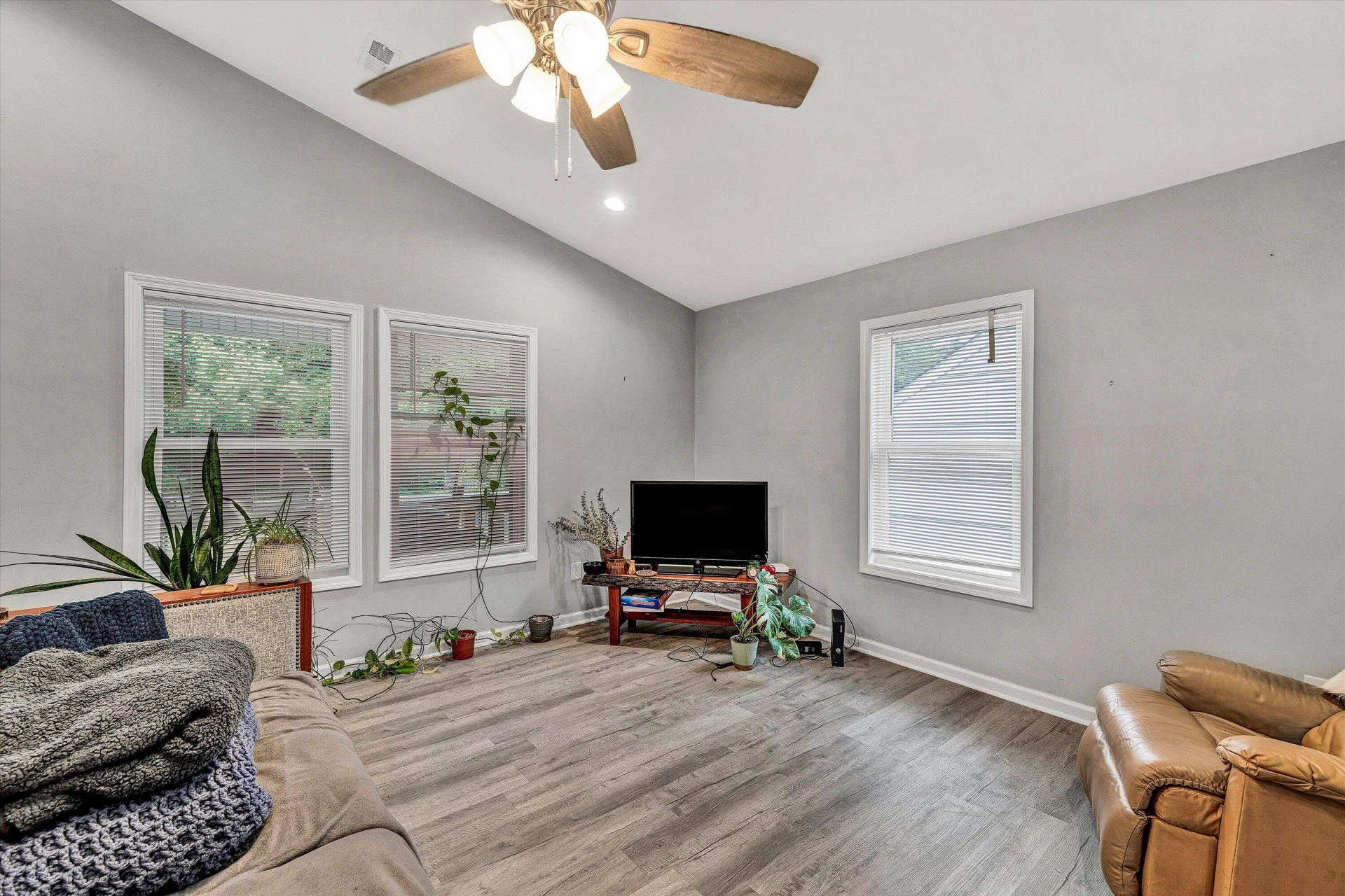1718 Dundee AVE - Photo 4