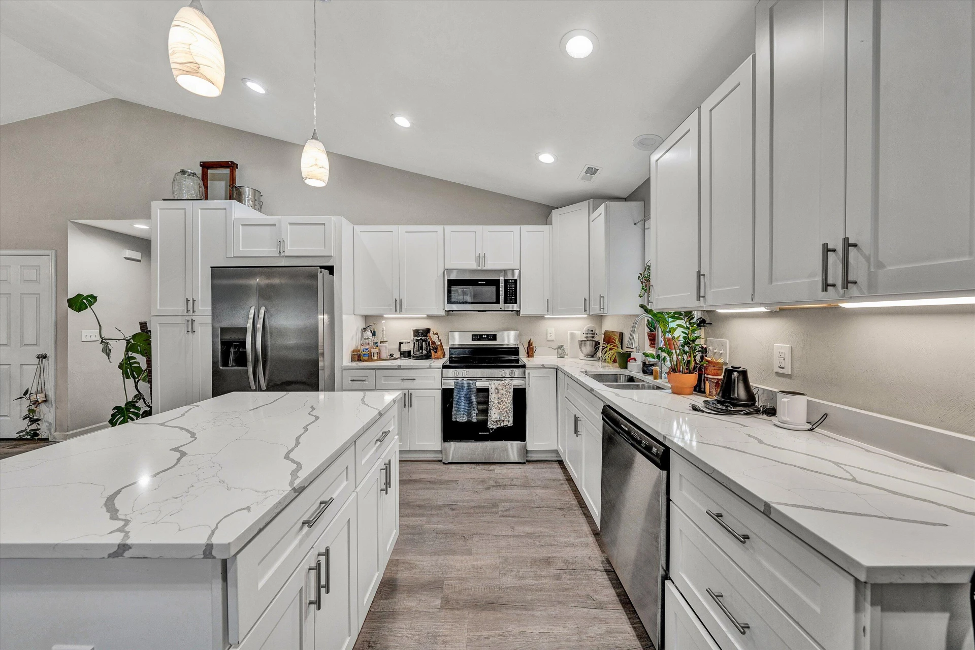 1718 Dundee AVE - Photo 8