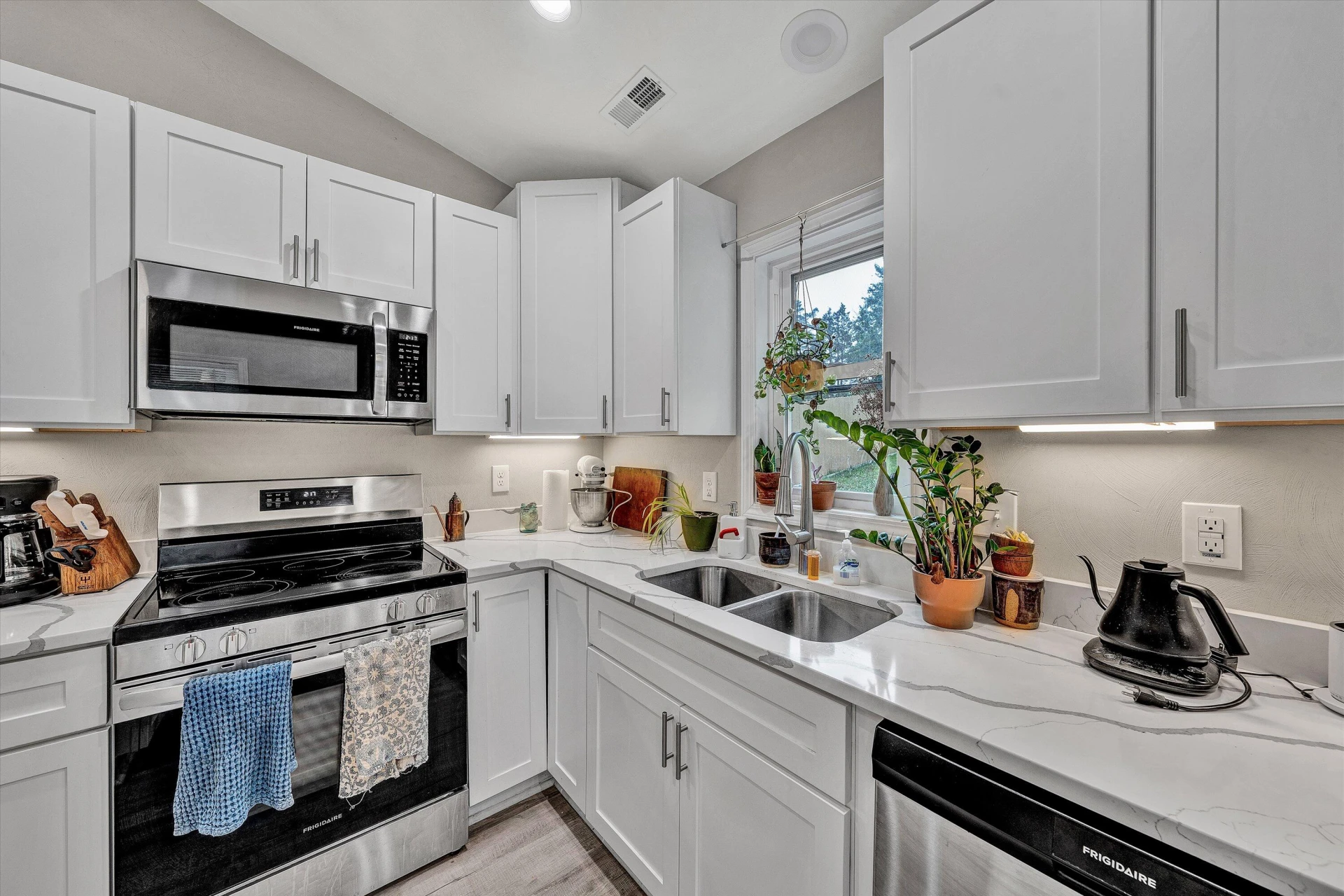 1718 Dundee AVE - Photo 9
