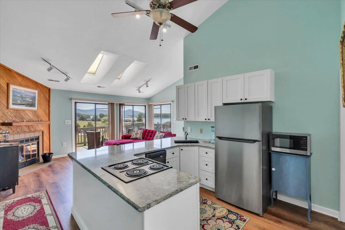 150 Sailors Cove DR #UNIT 1218 - Photo 2