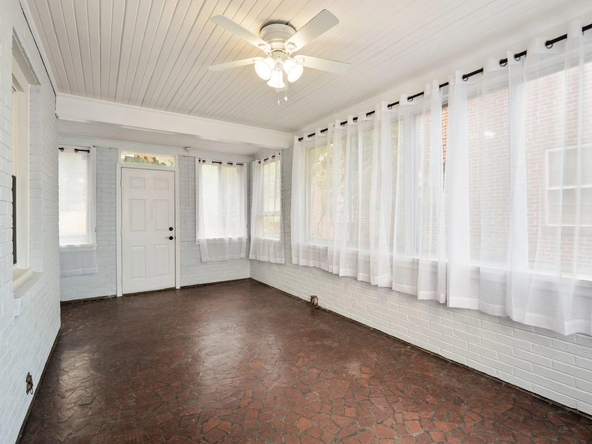 2421 Brandon AVE - Photo 17