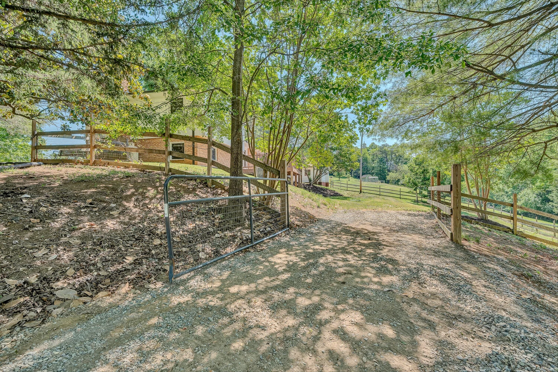 1410 Lakeridge CIR - Photo 55