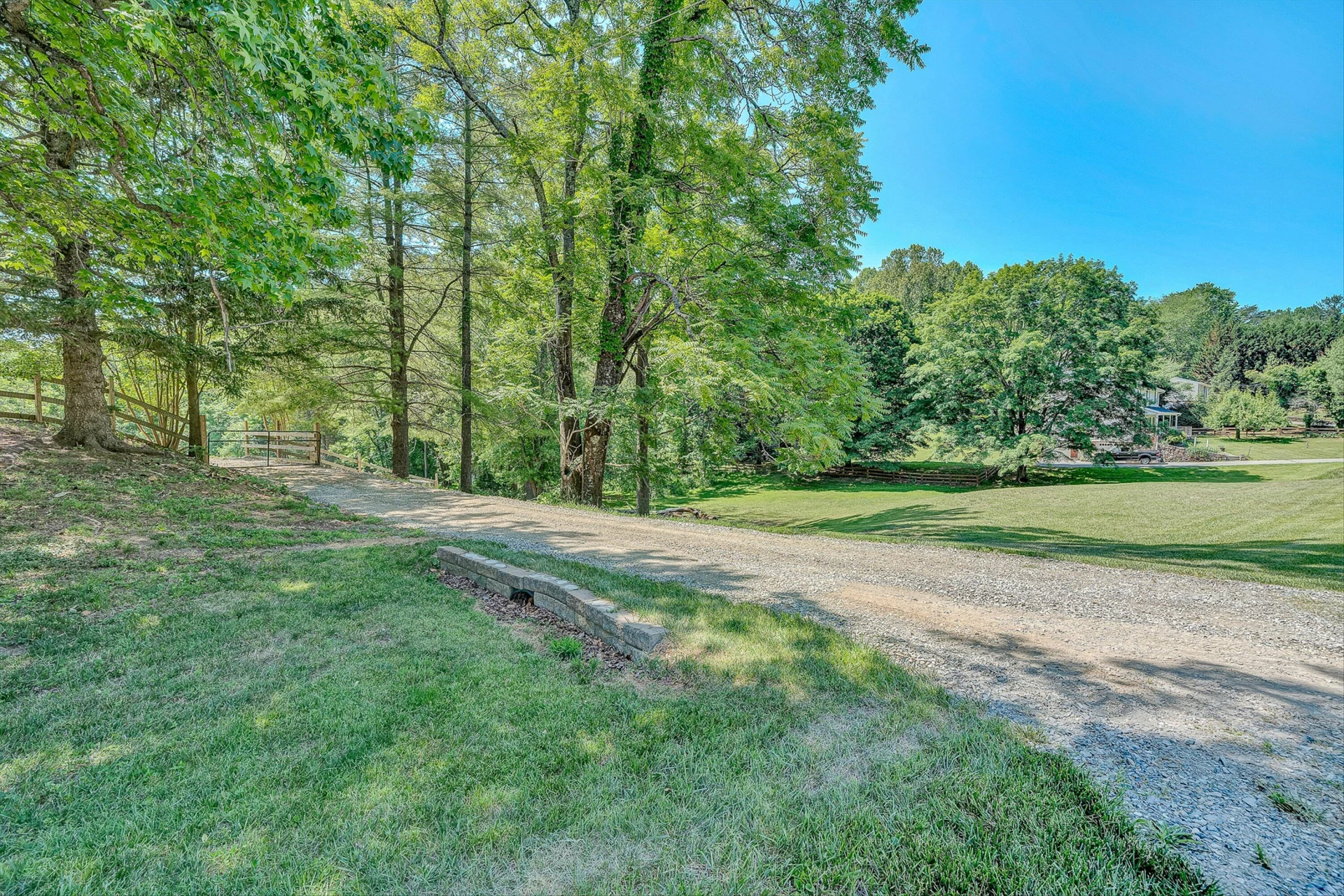1410 Lakeridge CIR - Photo 56
