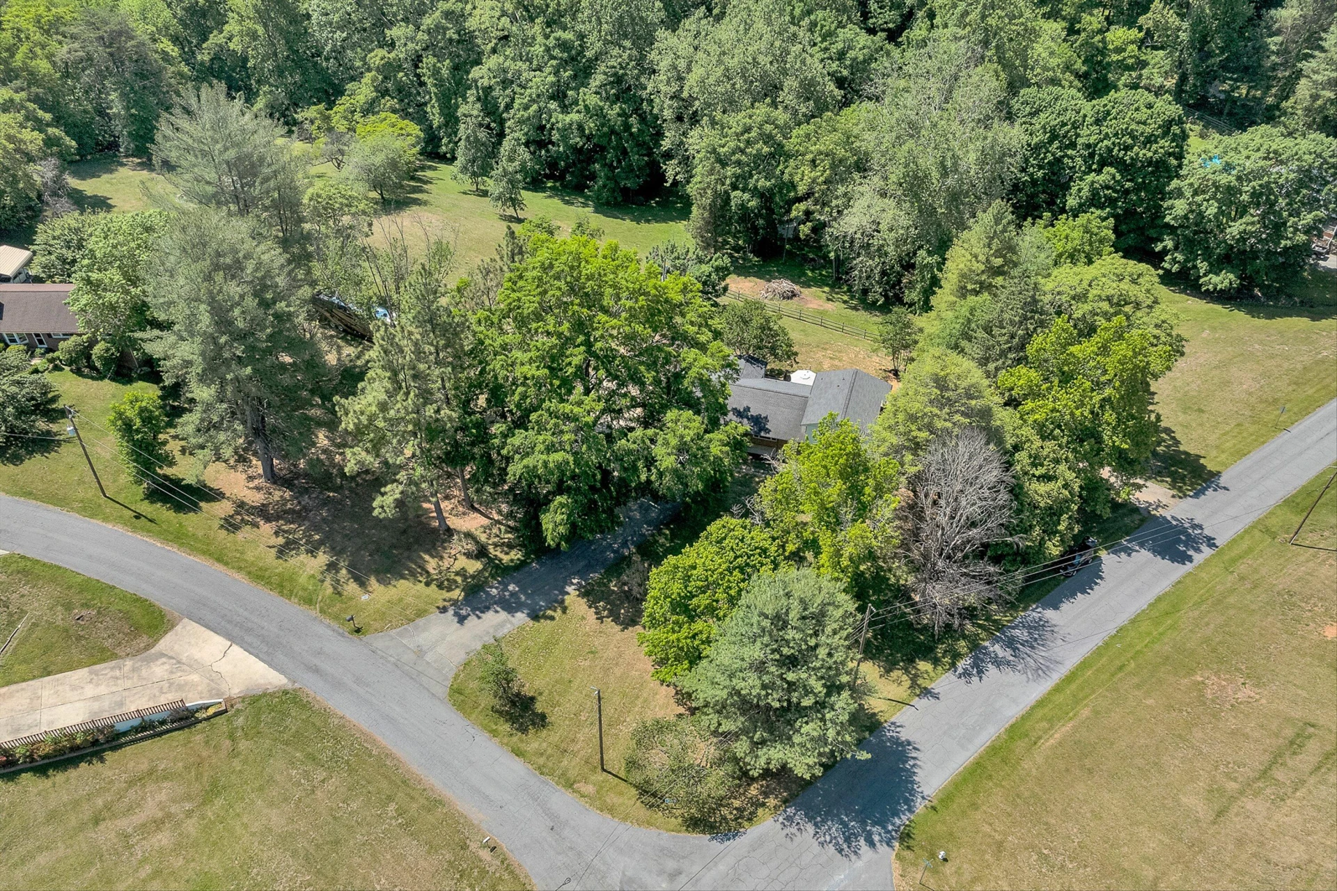 1410 Lakeridge CIR - Photo 63