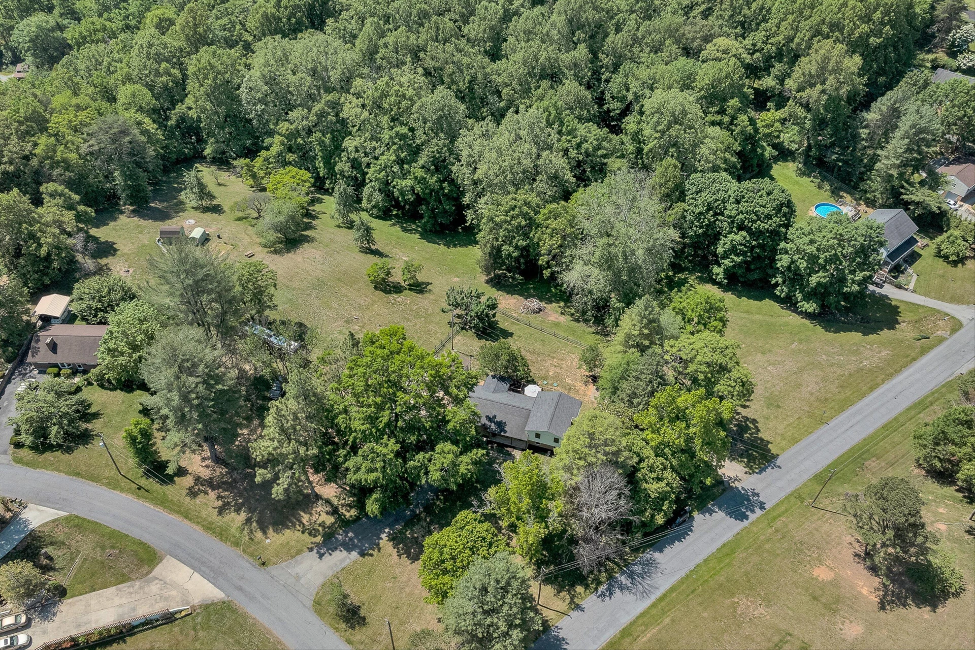 1410 Lakeridge CIR - Photo 66
