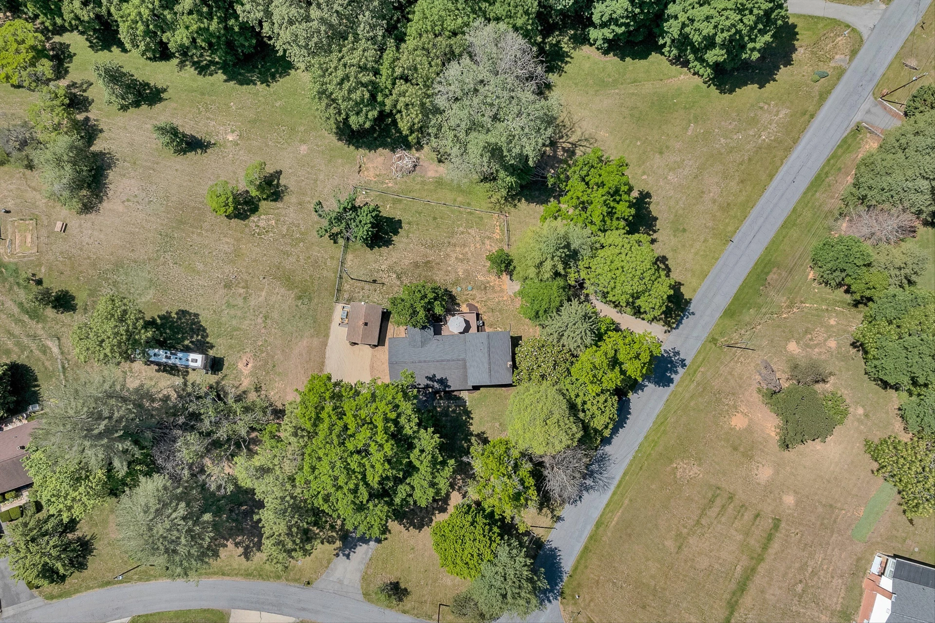 1410 Lakeridge CIR - Photo 67