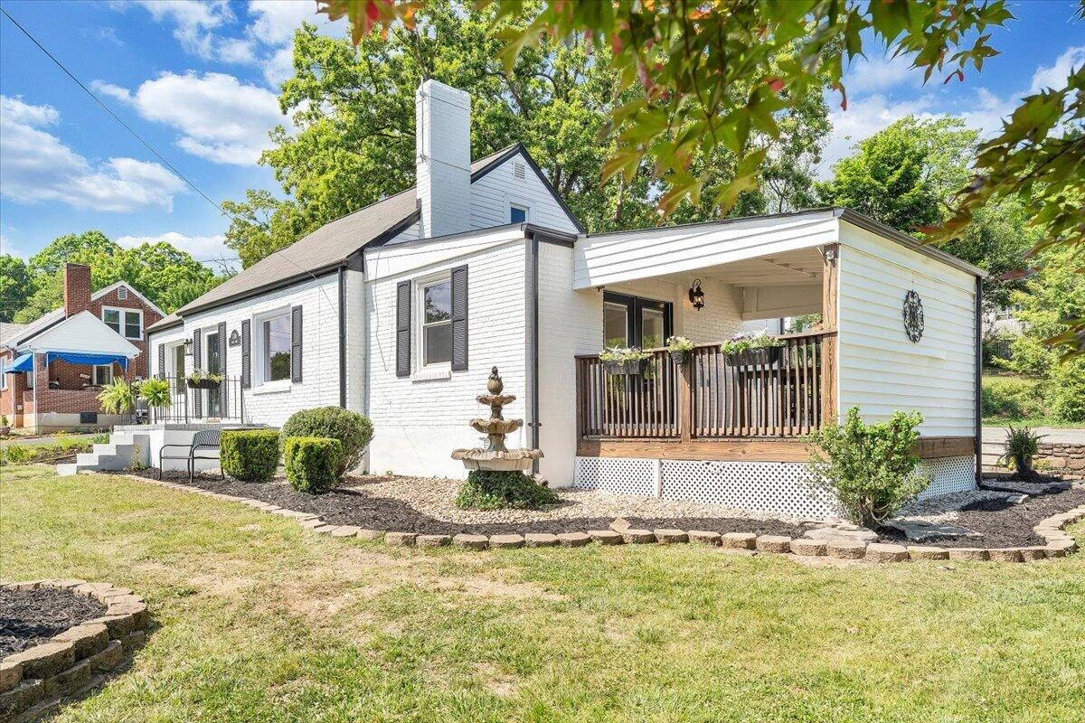 3116 Spring RD SW - Photo 3