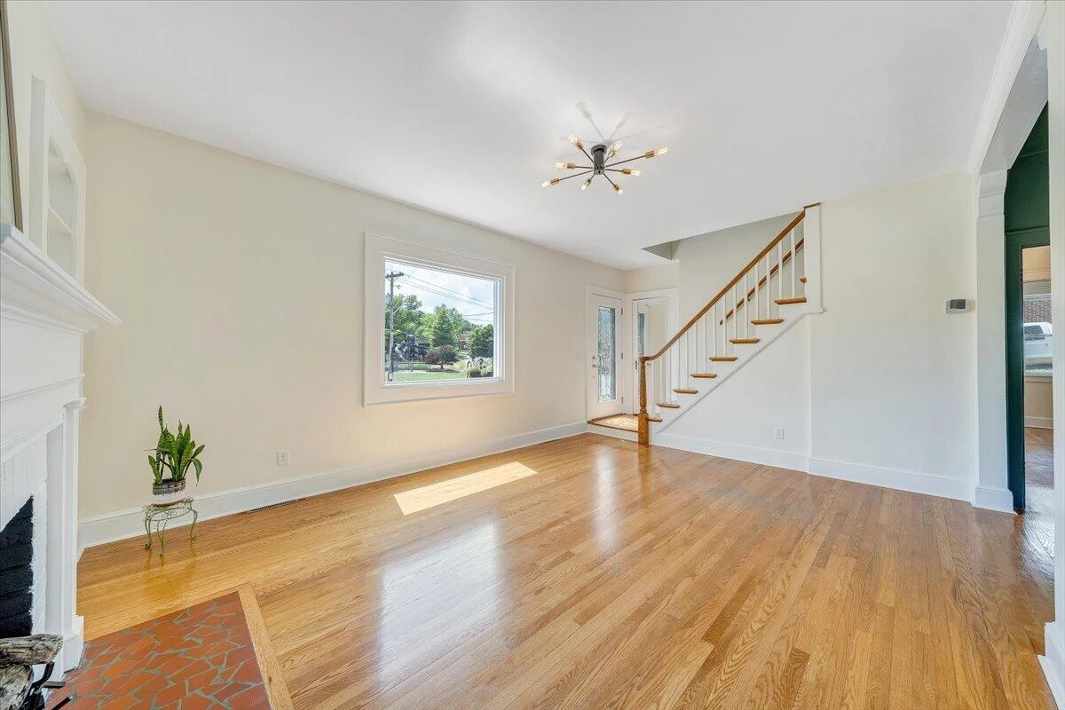 3116 Spring RD SW - Photo 5