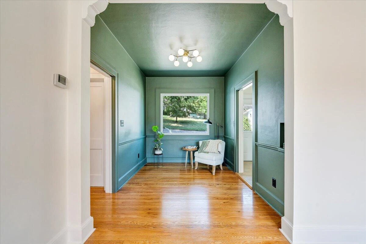 3116 Spring RD SW - Photo 8