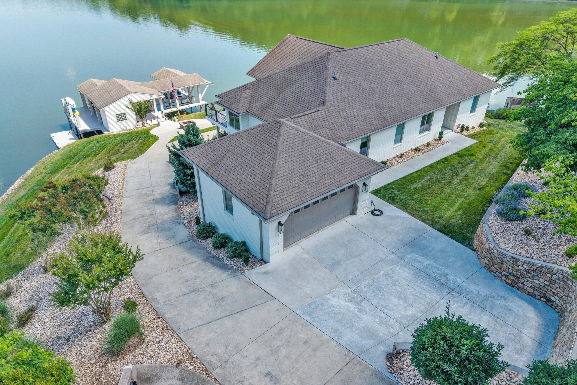 2245 Thomason LN - Photo 2
