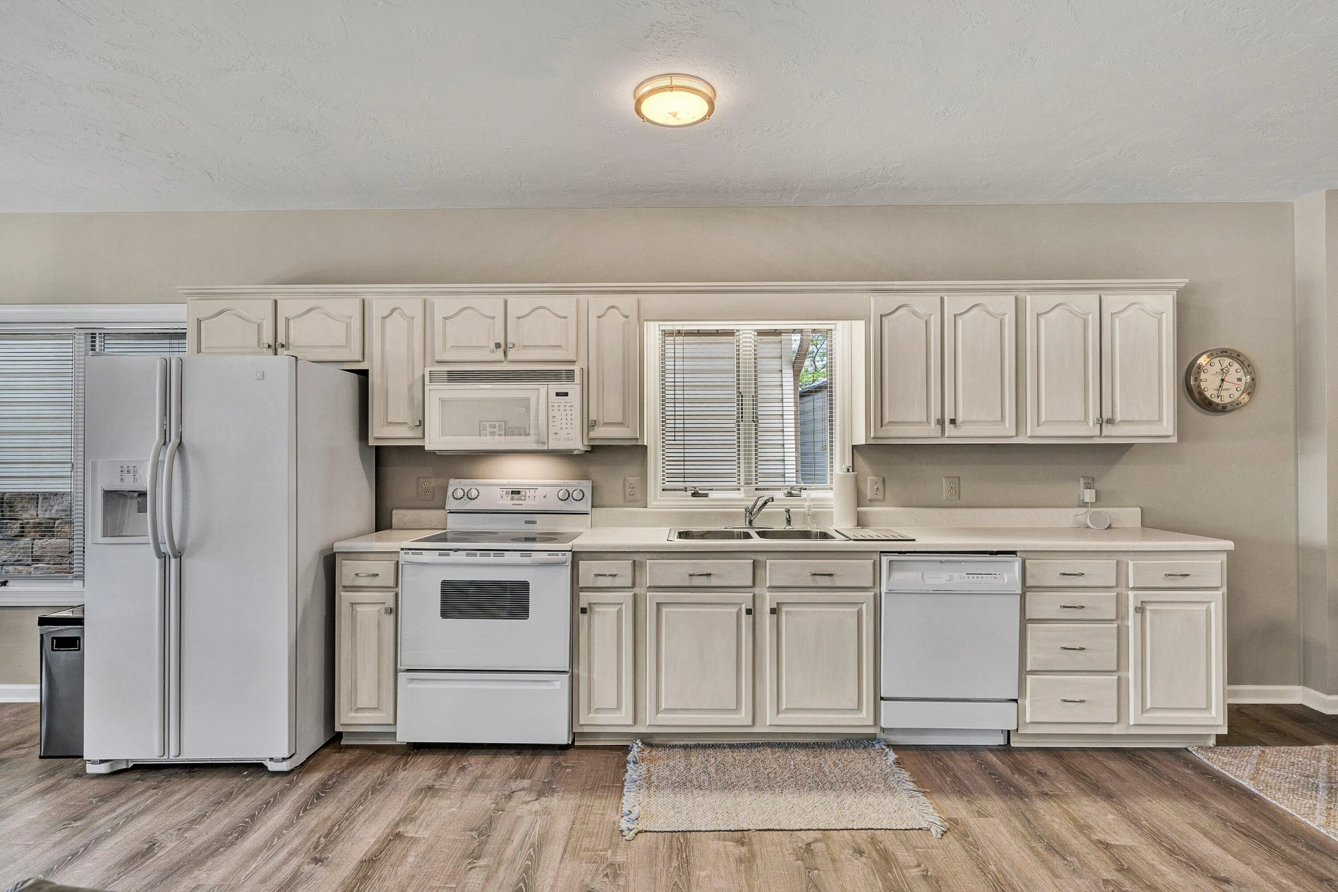 2245 Thomason LN - Photo 44