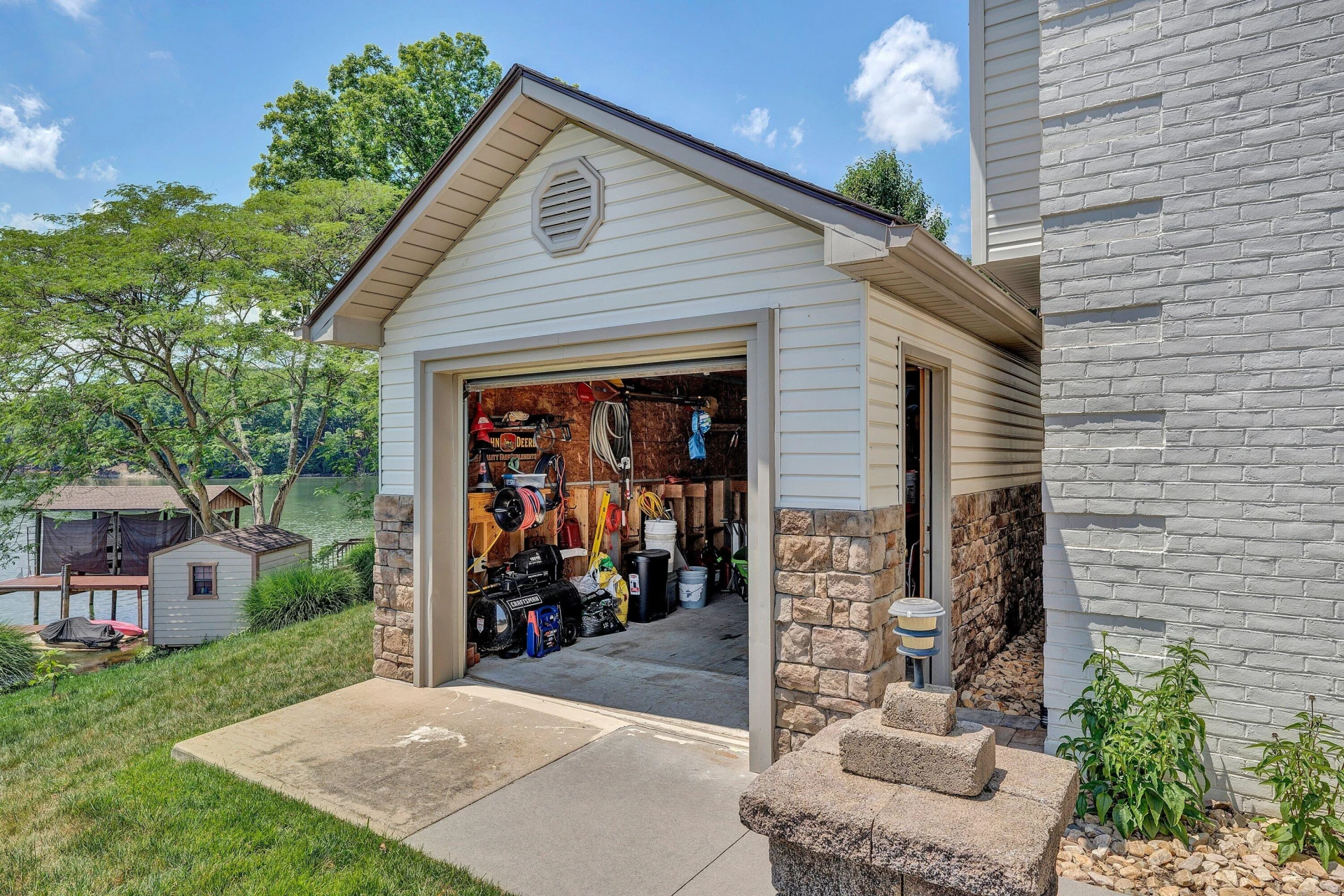 2245 Thomason LN - Photo 68