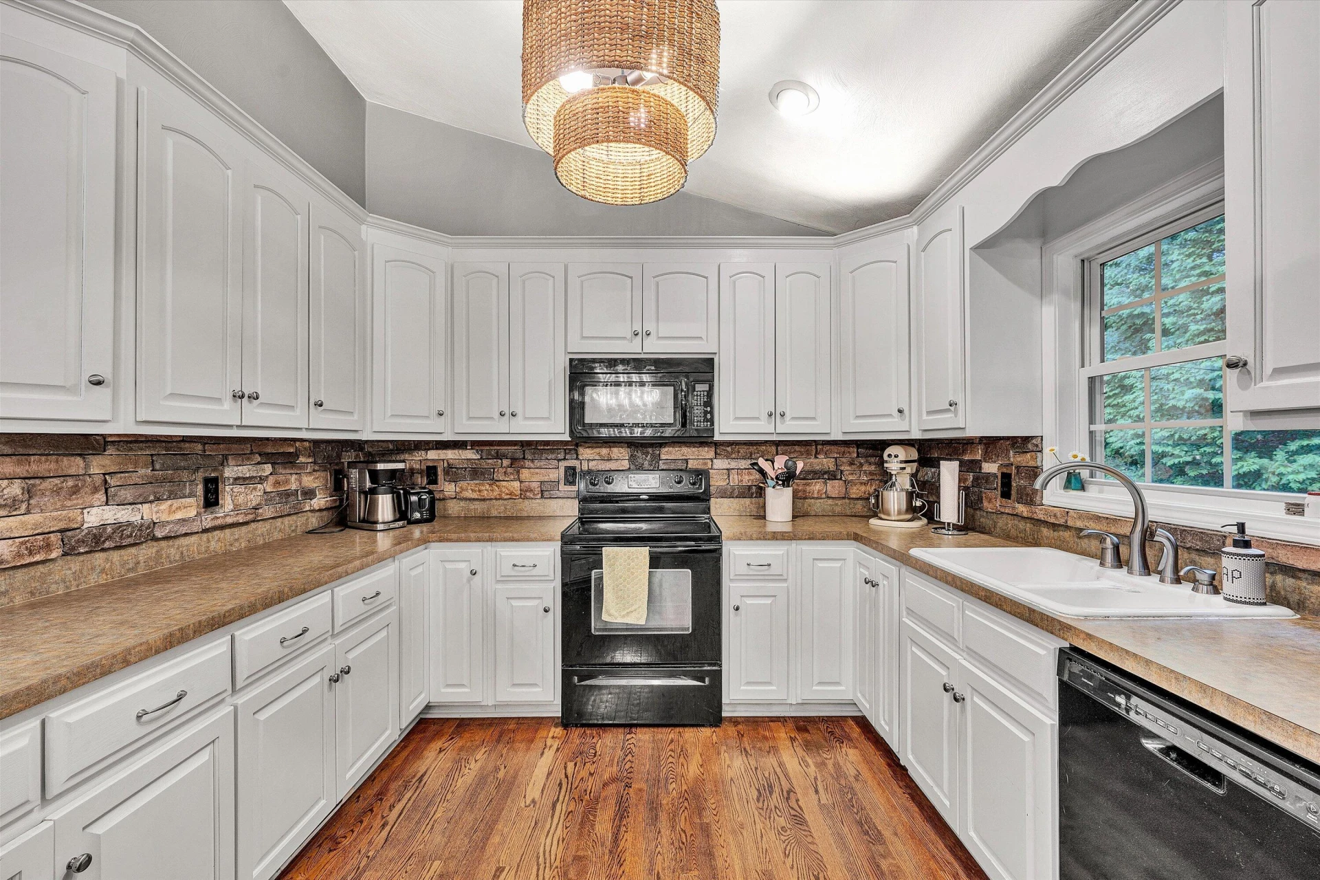 677 Deerfield RD - Photo 15