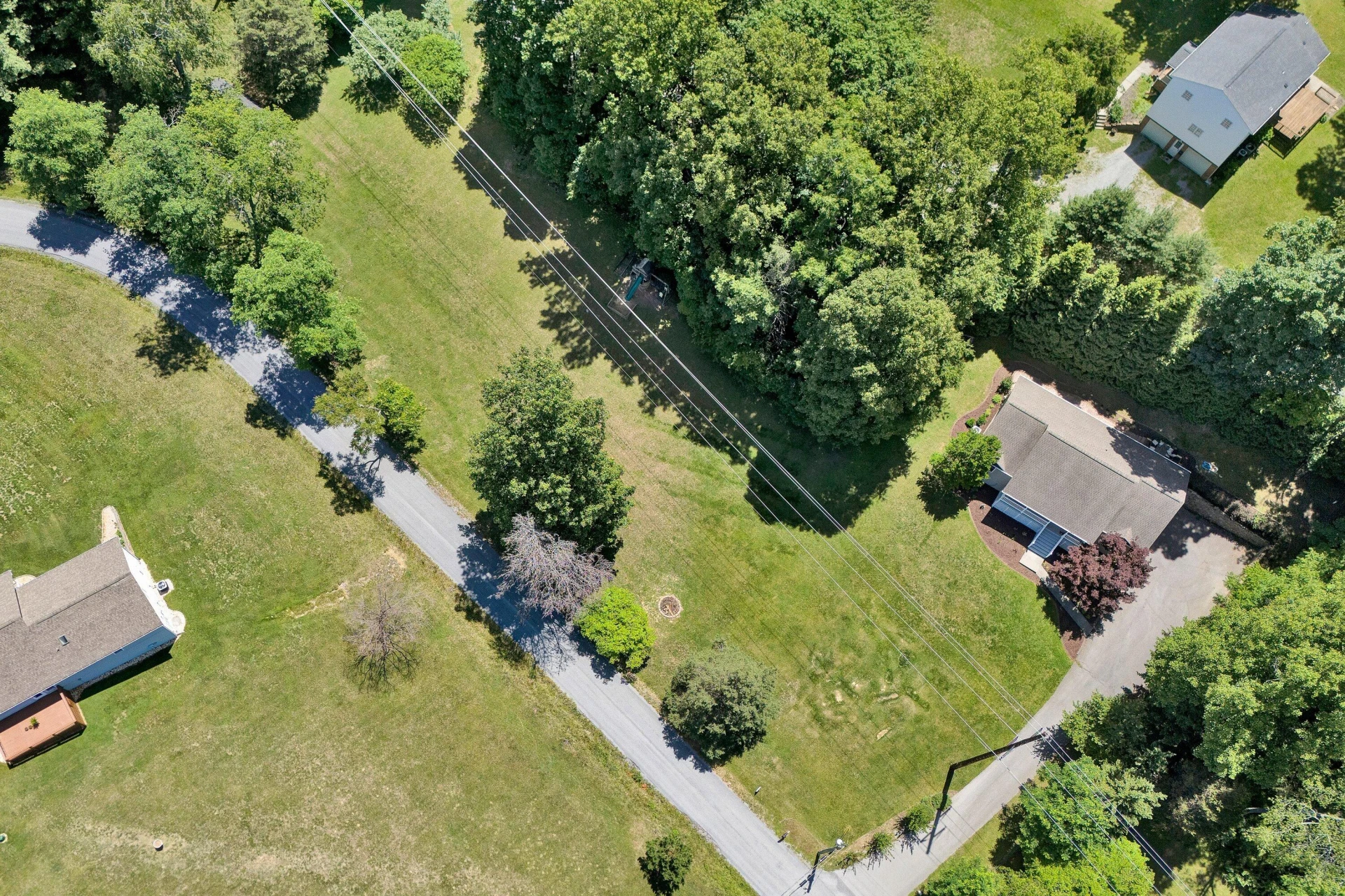 677 Deerfield RD - Photo 2