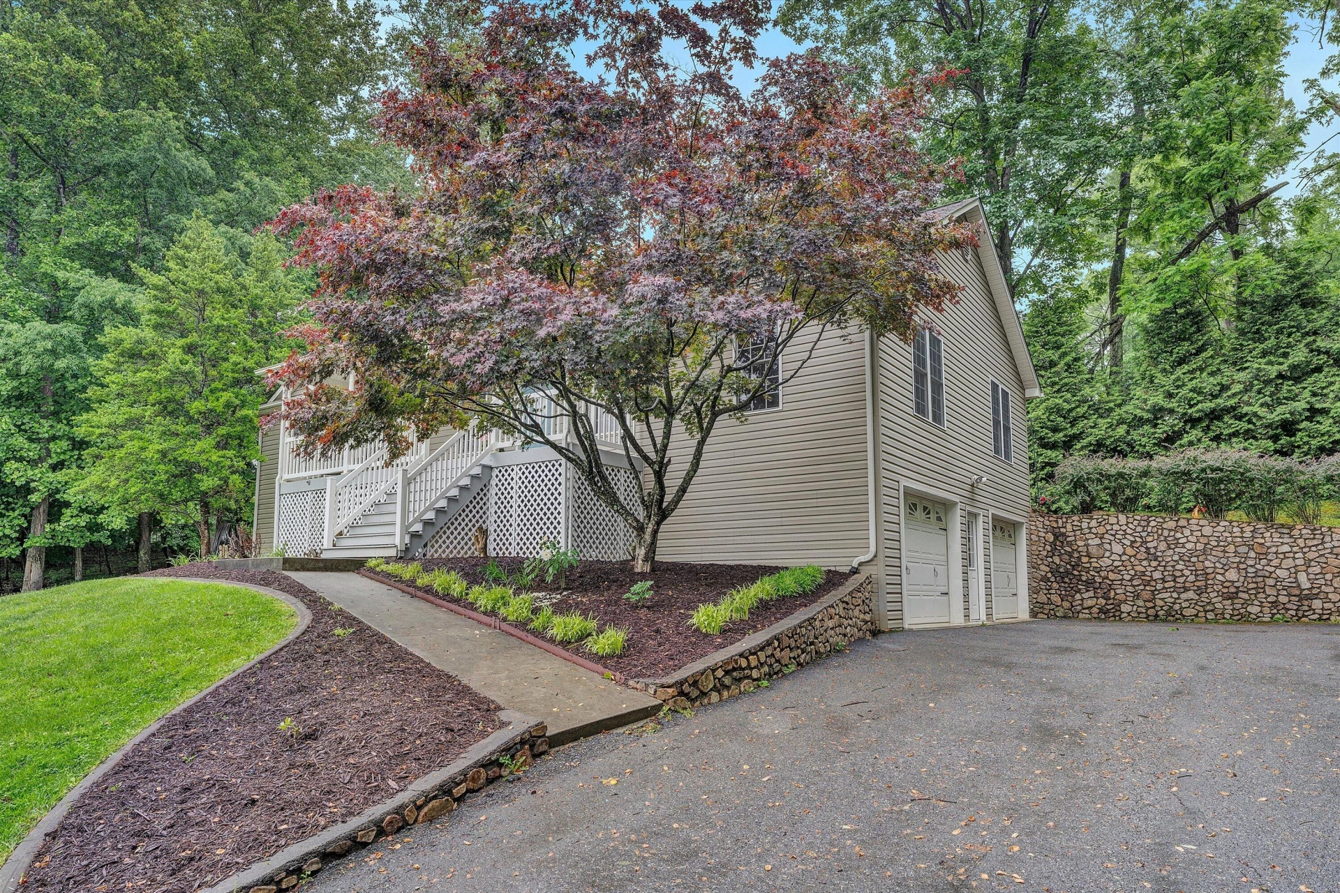 677 Deerfield RD - Photo 4