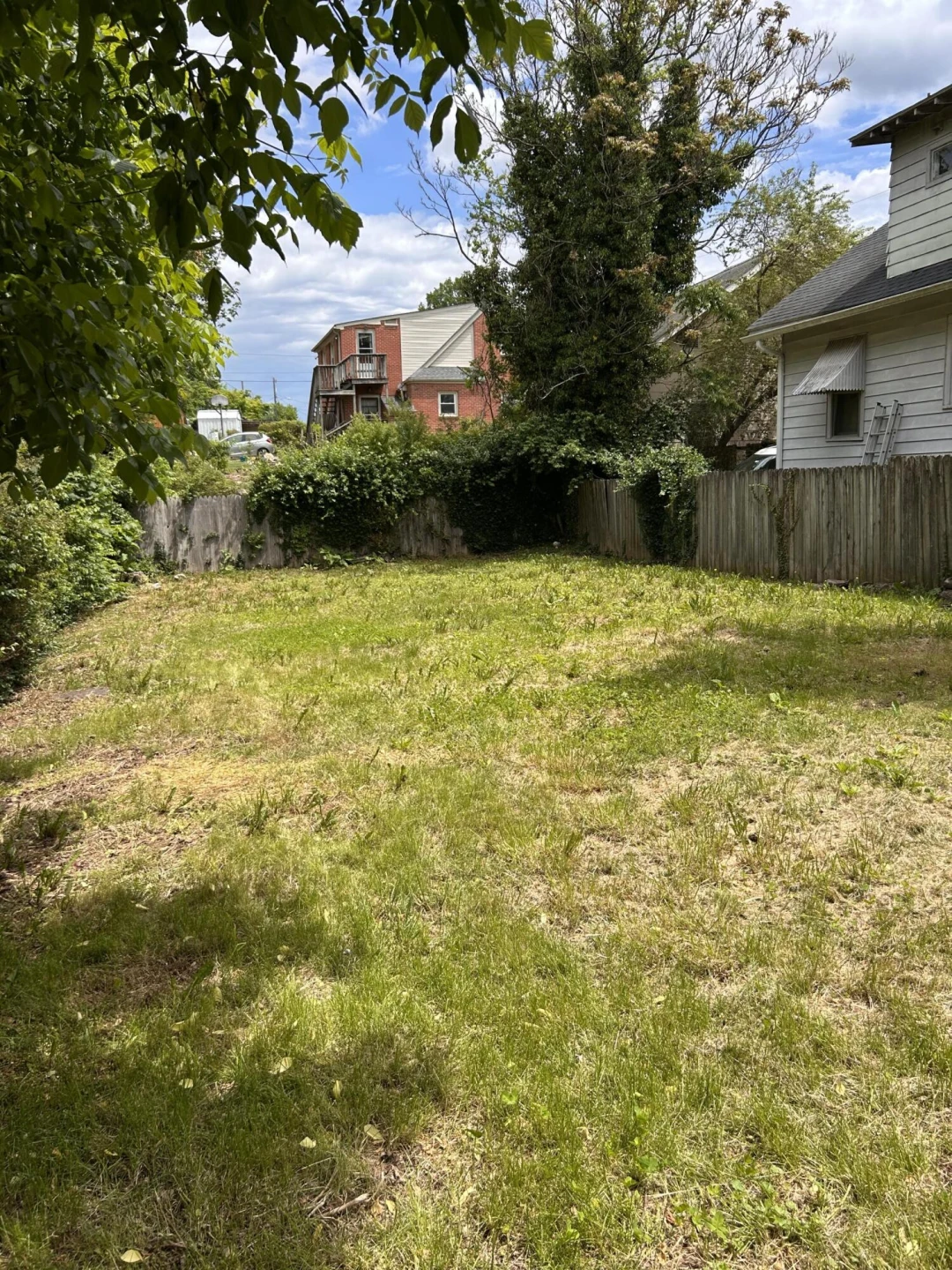 114 E Henry ST - Photo 11